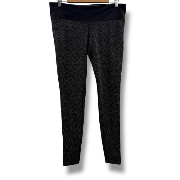 Under Armour Pants - Under Armour Fitted All Season Gear Black& Gray Textured Mid‎ Rise Leggings Sz L